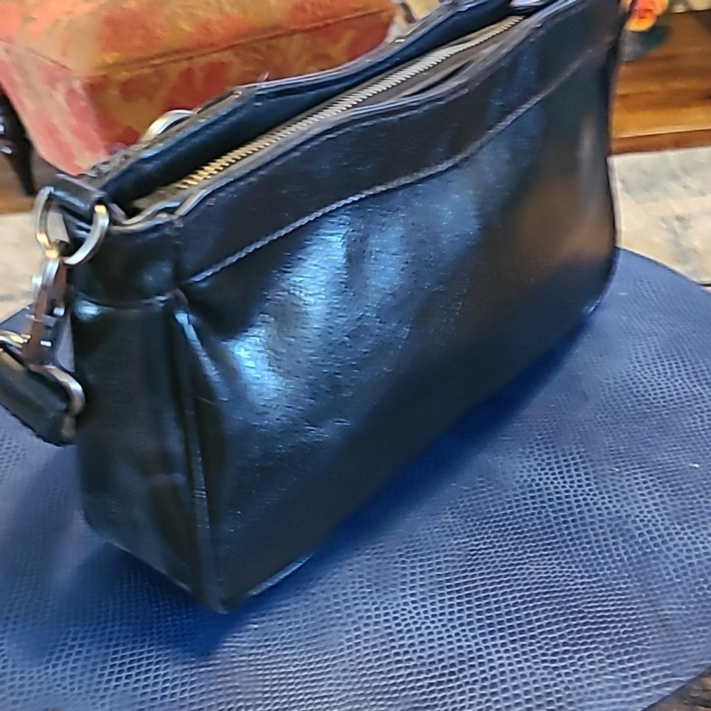 Victoria Secret black bag. Pink lining.. L. 10"X6"X2" 10" Drop.(#1453A) GUC. - Picture 4 of 16